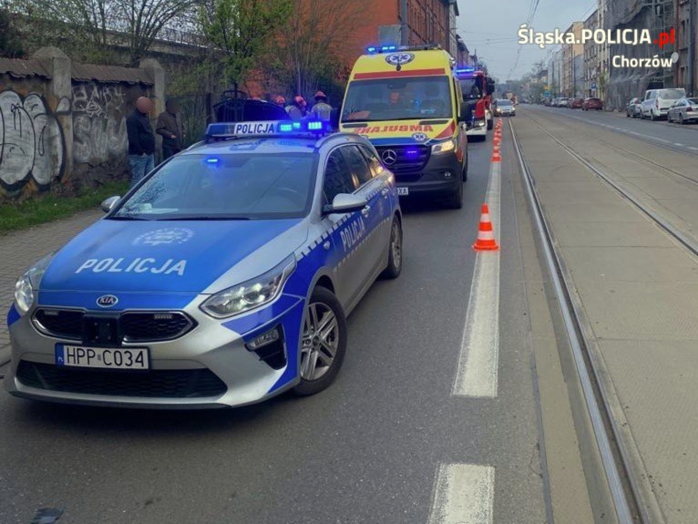 Autobus wjechał w osobówkę W środku były dzieci 1