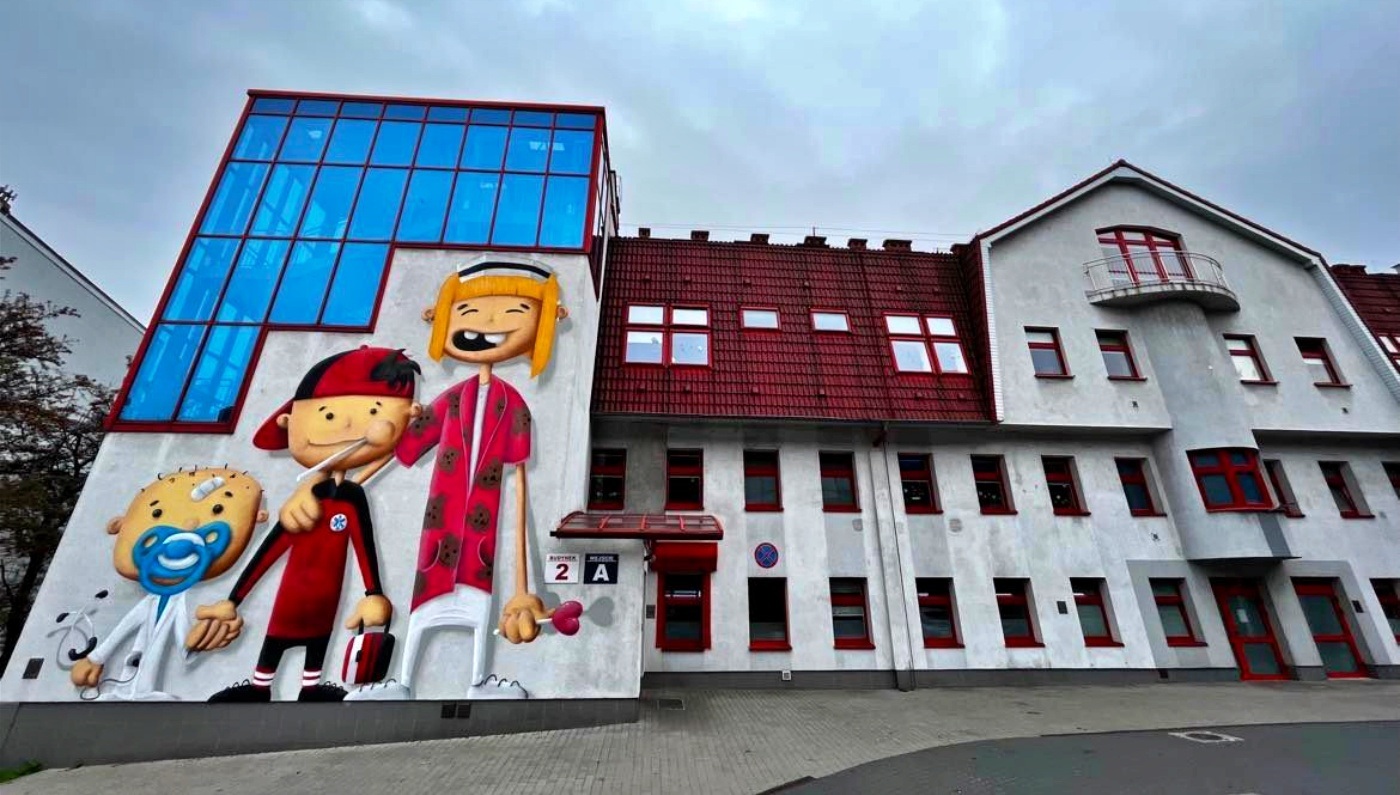 Chorzów Mural na ścianie szpitala dziecięcego