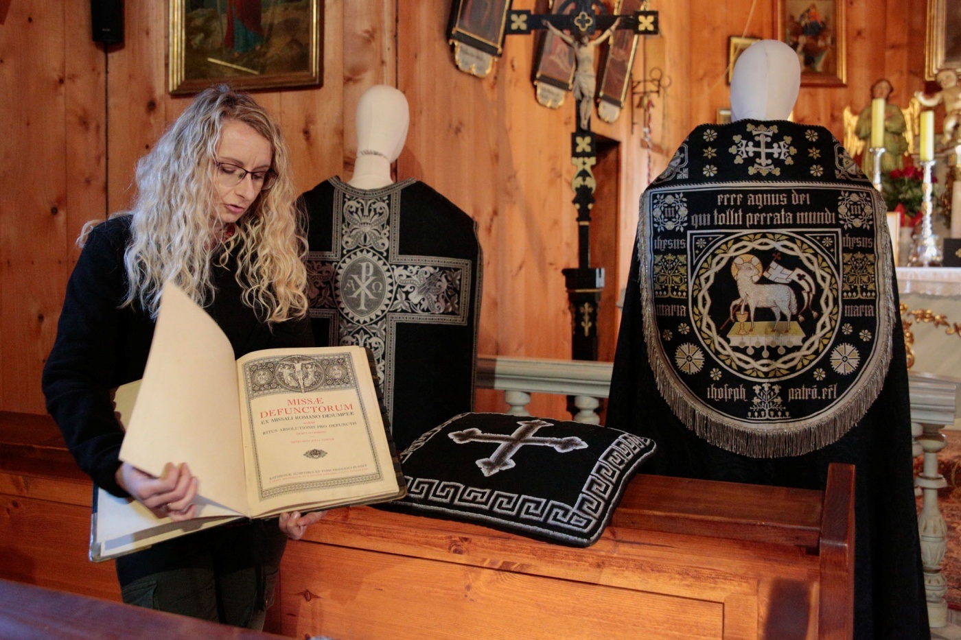 Chorzów Skansen dawne szaty liturgiczne