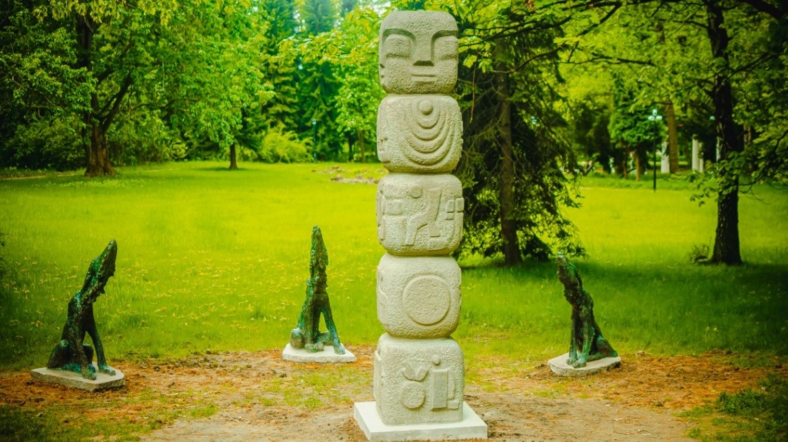 Park Śląski Kompozycja Wilki i Totem