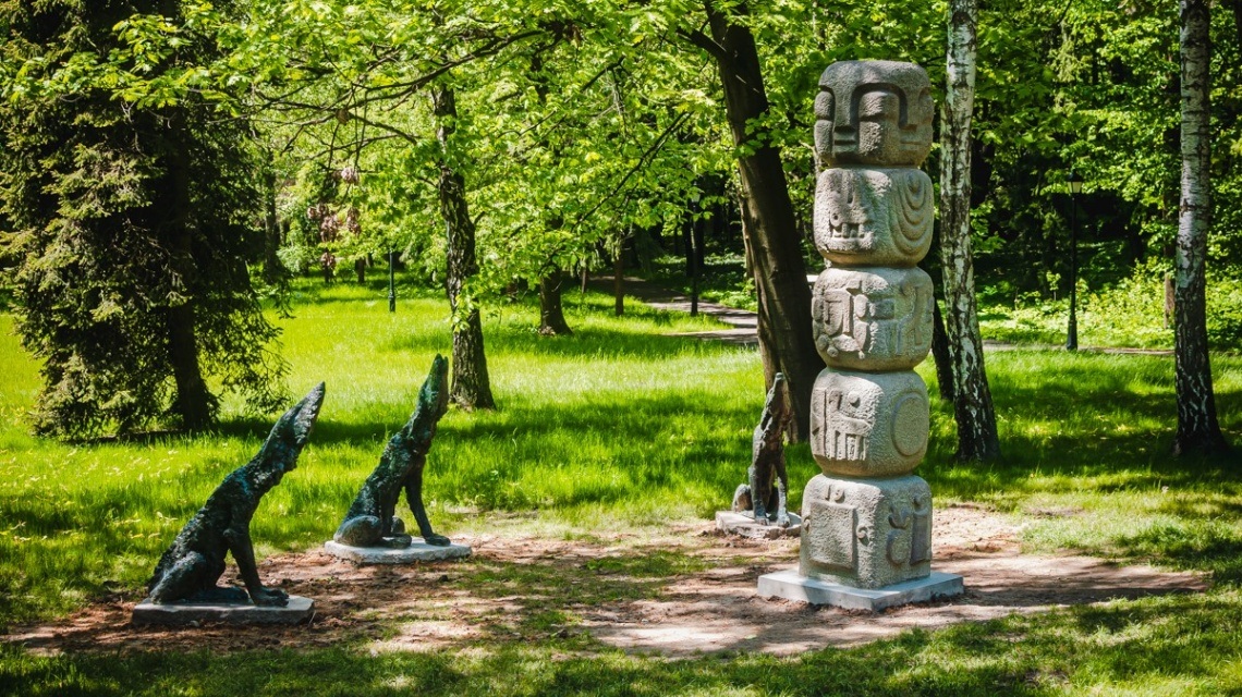 Park Śląski Kompozycja rzeźba Totem i Wilki