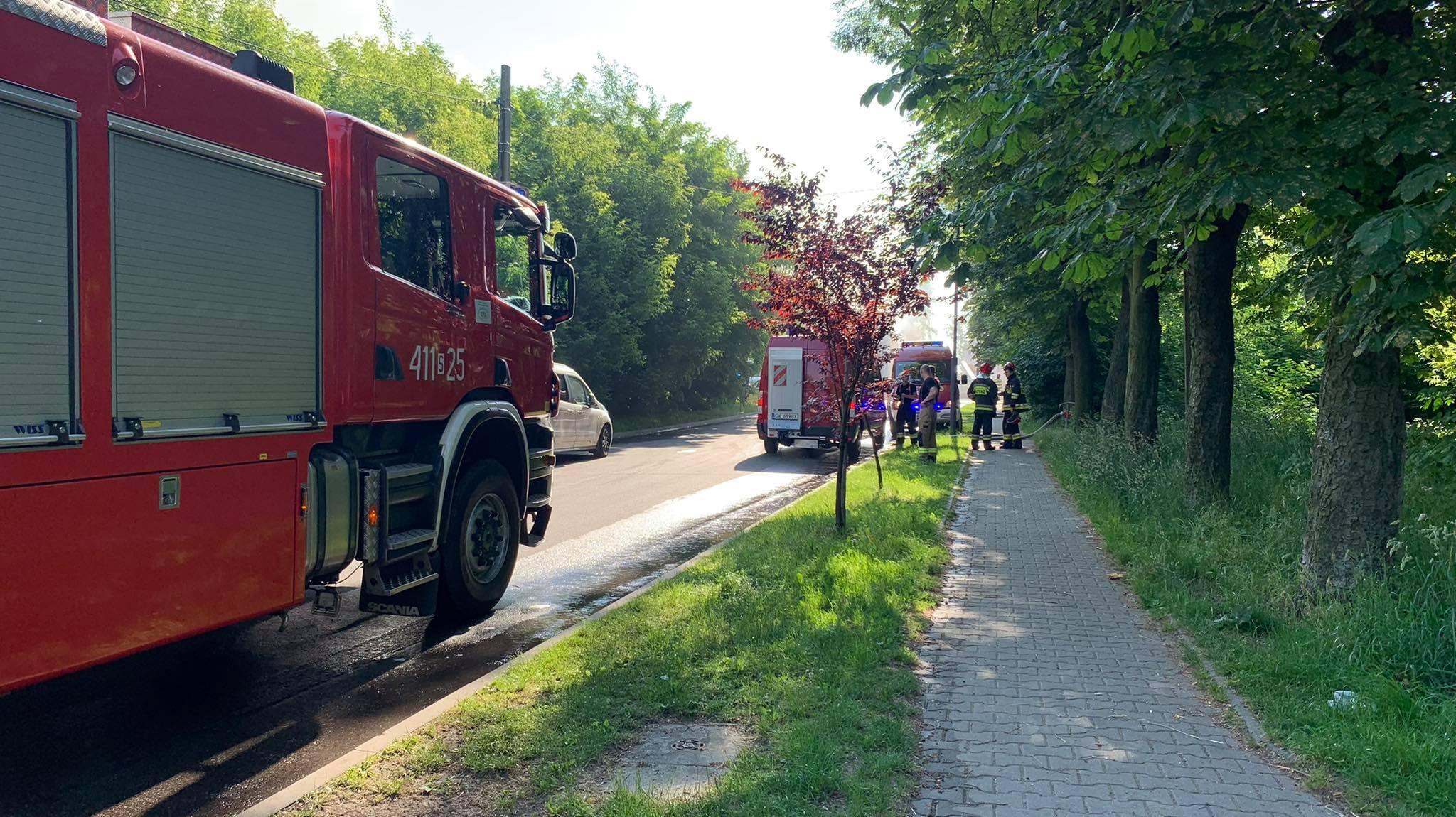 Pożar hali magazynowej i warsztatu samochodowego 1 2