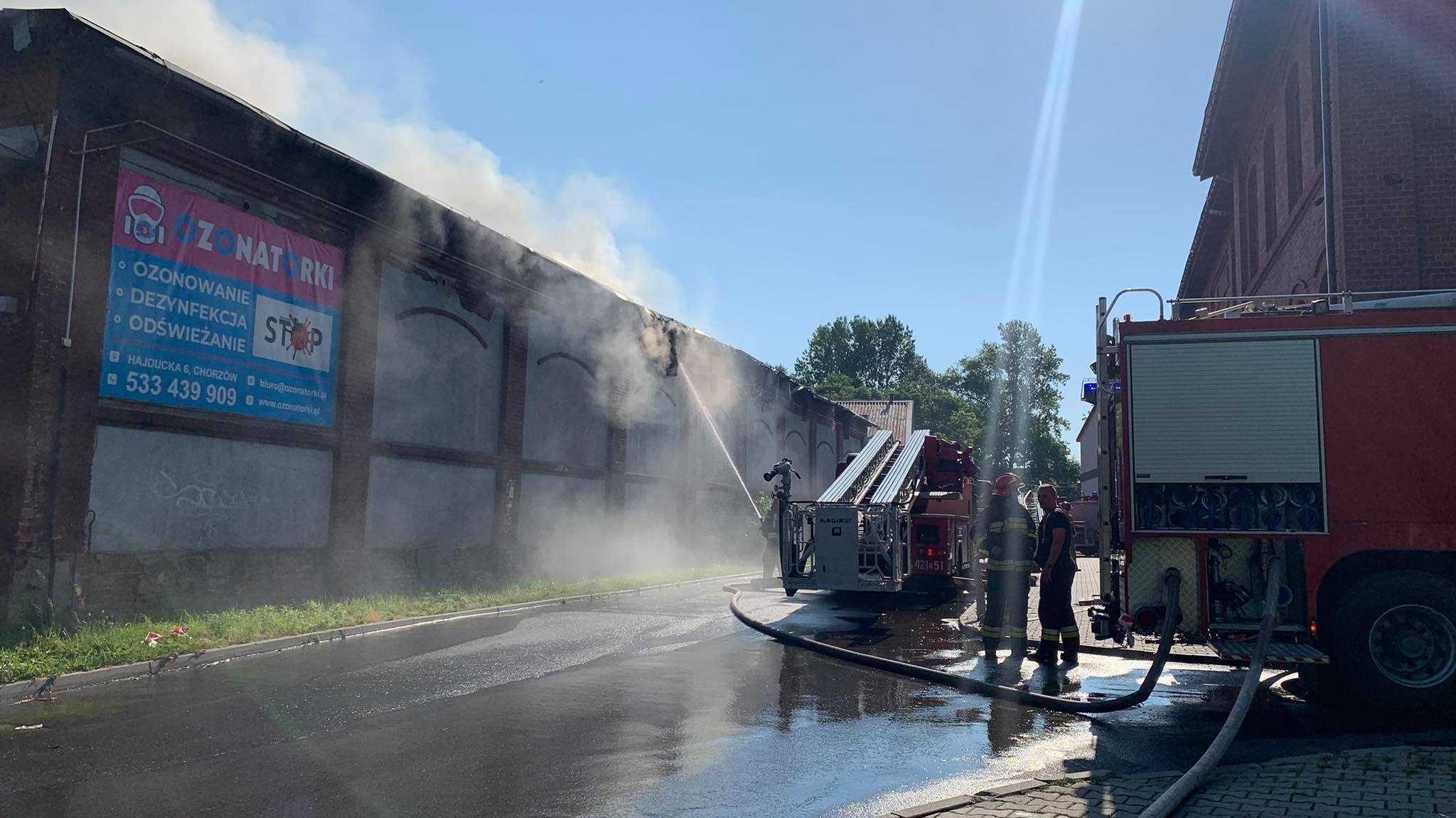 Pożar hali magazynowej i warsztatu samochodowego 1 3