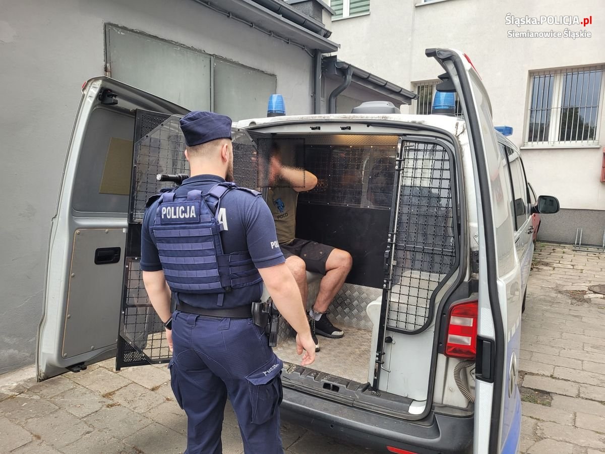 Potrącił policjanta i uciekł Został zatrzymany w Chorzowie 3