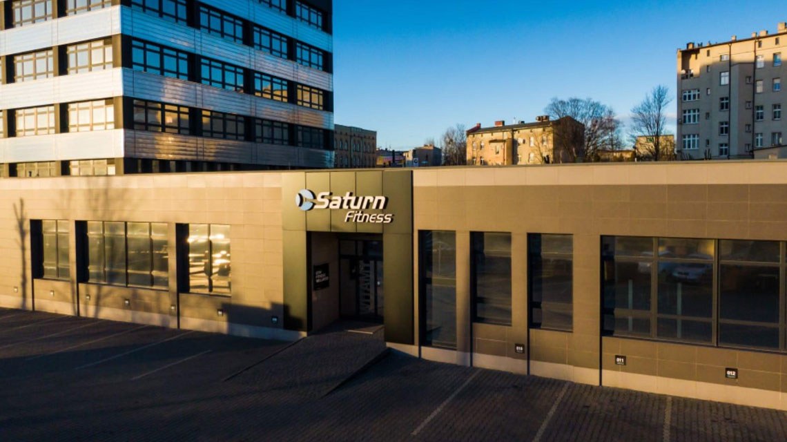 Saturn Fitness z zewnątrz