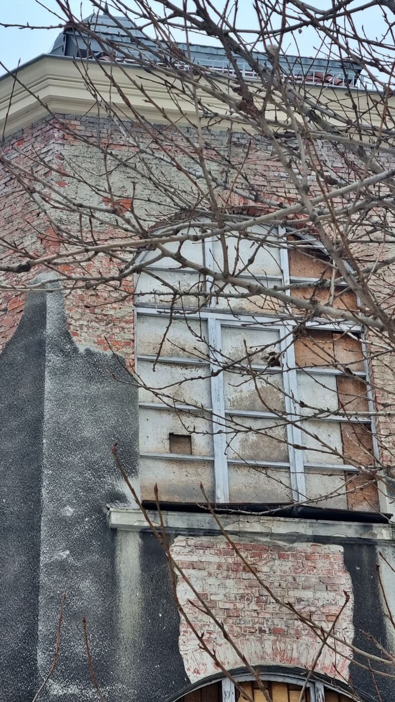 Zabytkowy ratusz w Hajdukach 23