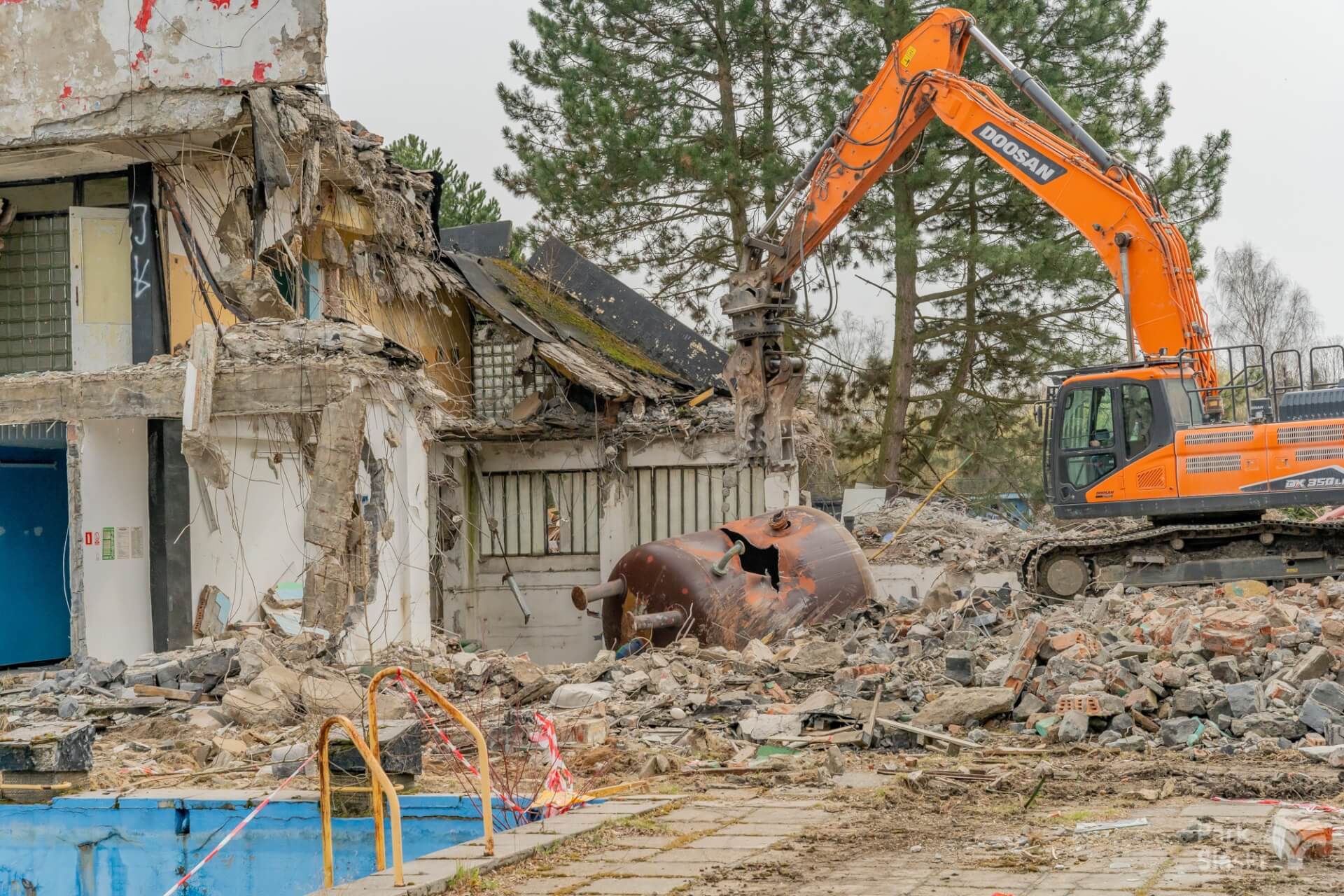 Znika dawna Fala w Parku Śląskim Rozpoczęła się wielka demolka 11