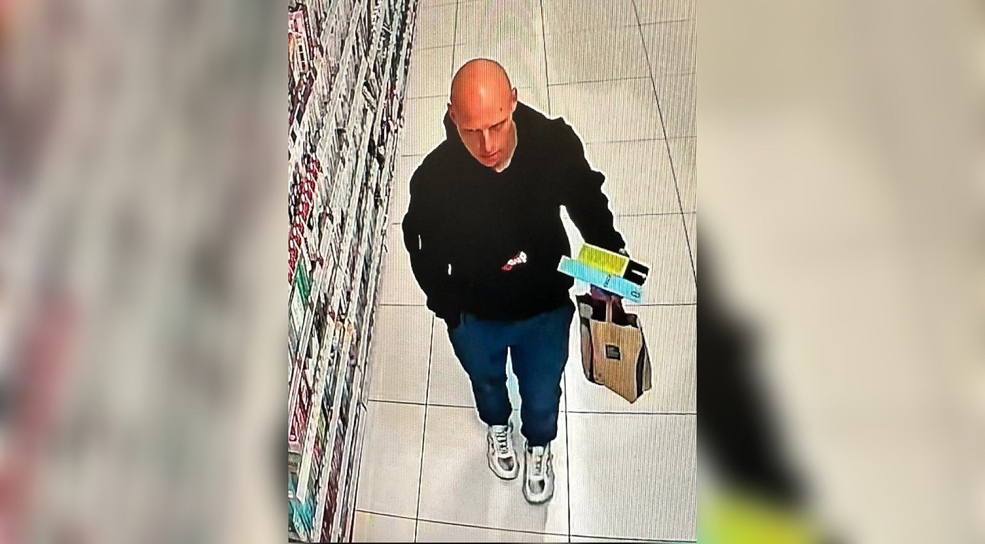 Poszukiwany złodziej z Chorzowa Kradł na terenie Centrum Handlowego AKS Poszukiwany złodziej z Chorzowa Kradł na terenie Centrum Handlowego AKS