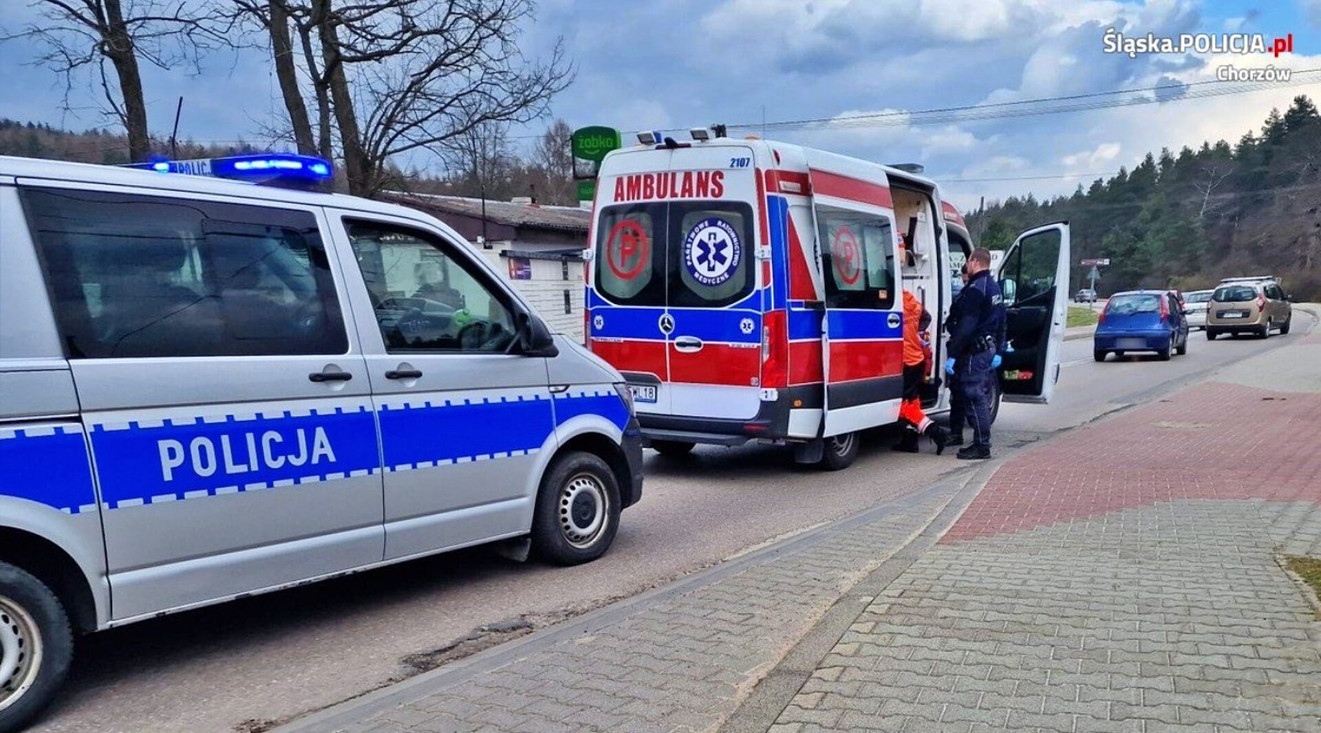 Policjant z Chorzowa ratowal kierowce Policjant z Chorzowa ratowal kierowce
