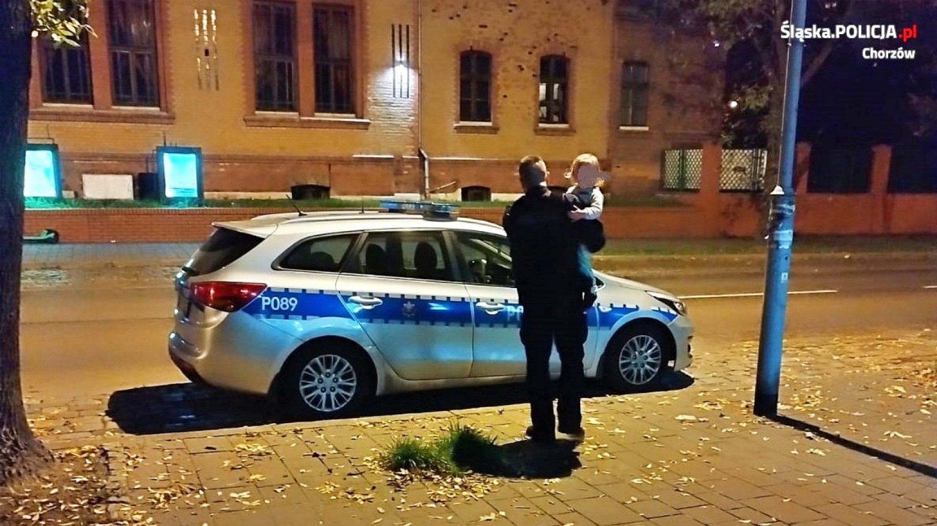 Chorzów Dwulatek spacerował boso Chorzów Dwulatek spacerował boso