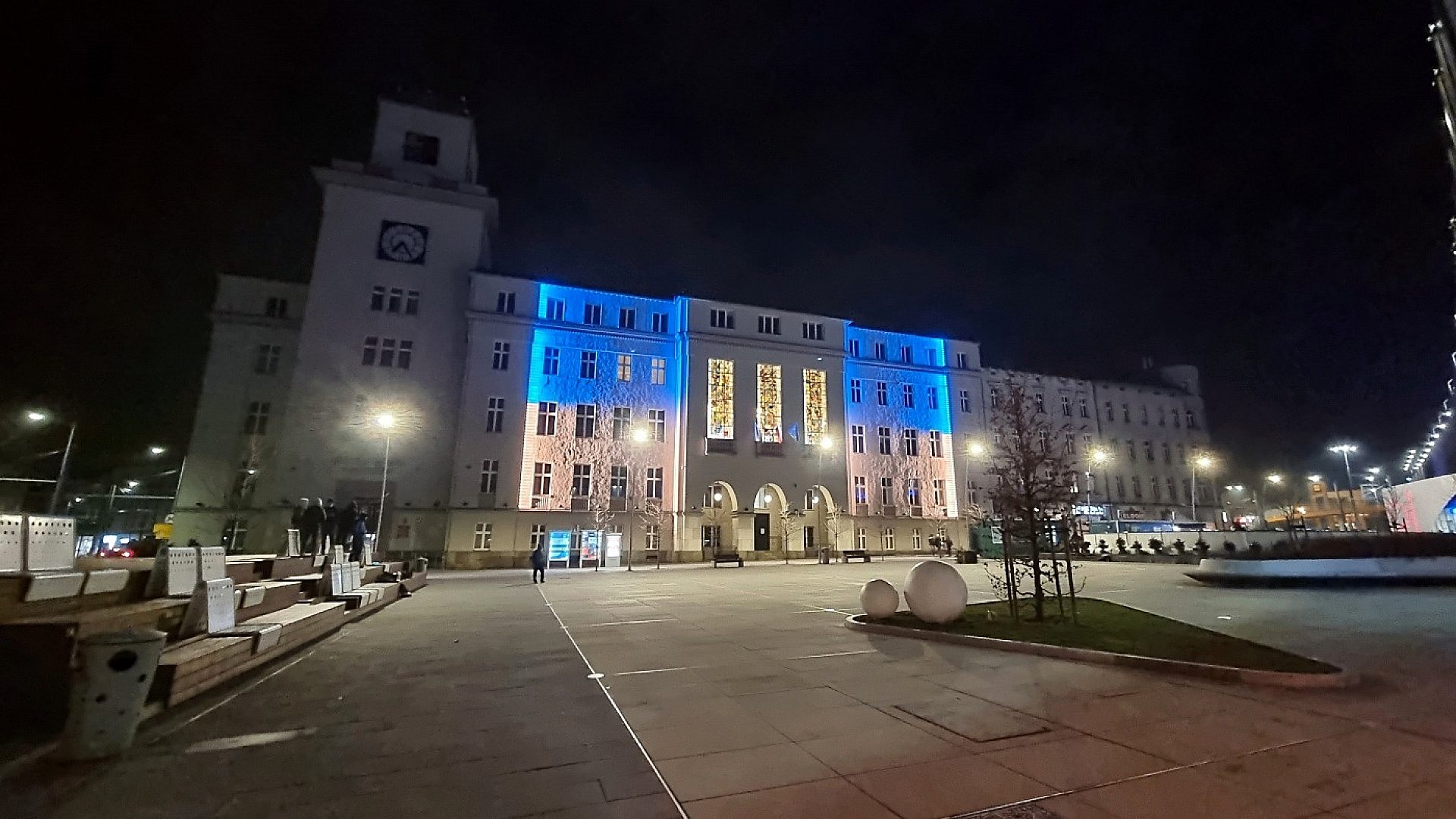 Urząd Miasta Chorzów w ukraińskich barwach Urząd Miasta Chorzów w ukraińskich barwach