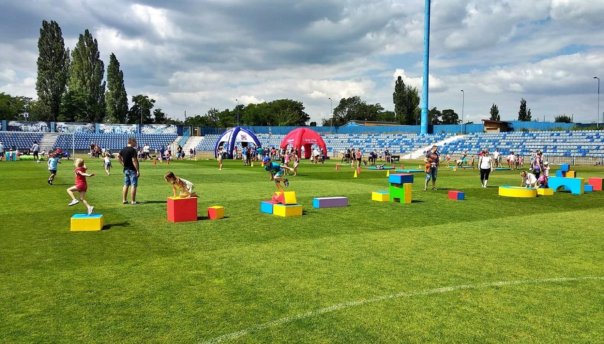 Sportowe śniadanie na trawie Sportowe śniadanie na trawie