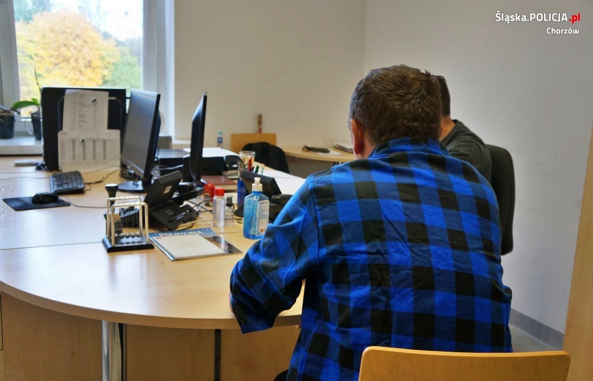 Pijany chciał przekupić policjantów Pijany chciał przekupić policjantów