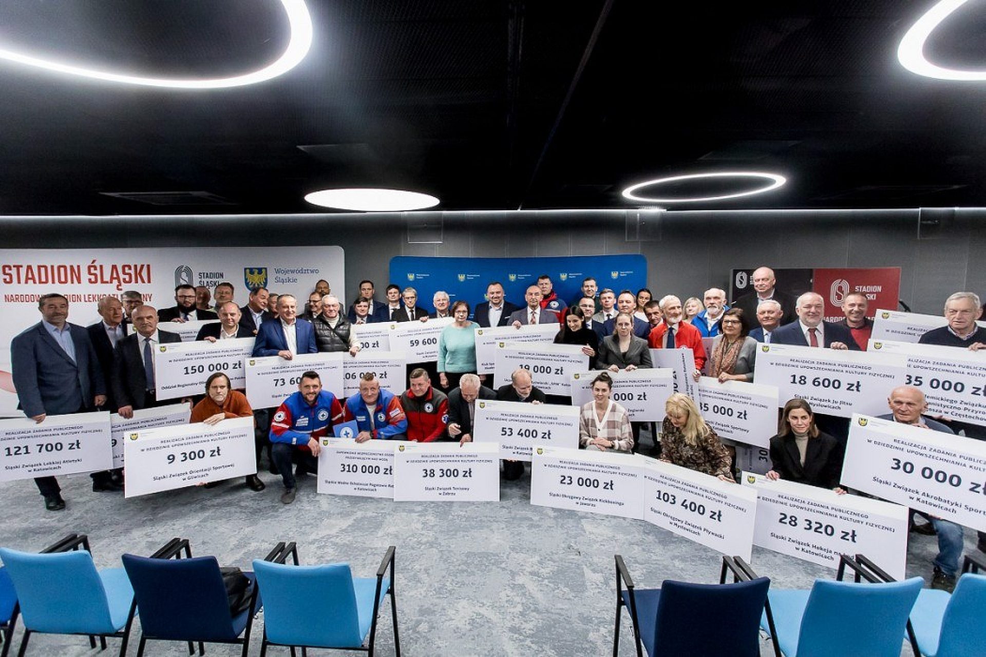 Symboliczne przekazanie czeków Symboliczne przekazanie czeków