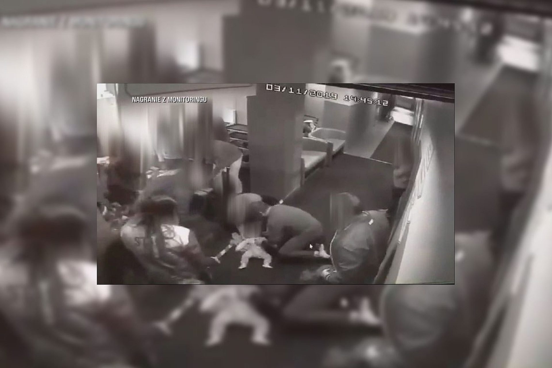 Ratuje noworodka nagranie z kamery Ratuje noworodka nagranie z kamery