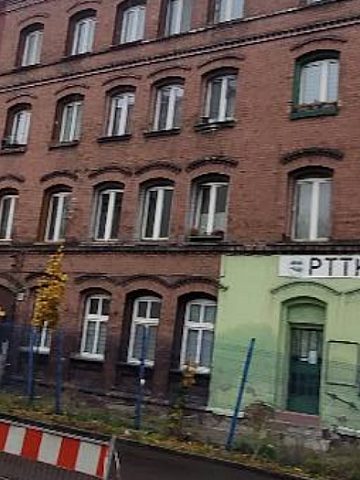 Chorzów, zniszczona kamienica przy ul. Farnej Chorzów, zniszczona kamienica przy ul. Farnej