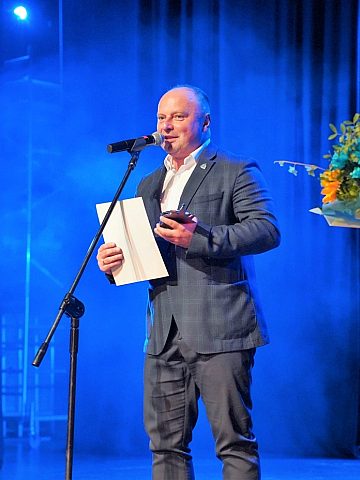 Ruch Chorzów ze statuetką Kamrat Ślōnskij Gŏdki 2 Ruch Chorzów ze statuetką Kamrat Ślōnskij Gŏdki 2