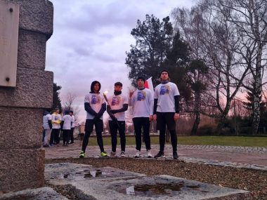 Chorzowska szkoła organizuje Bieg Pamięci ze Światłem Pokoju Chorzowska szkoła organizuje Bieg Pamięci ze Światłem Pokoju