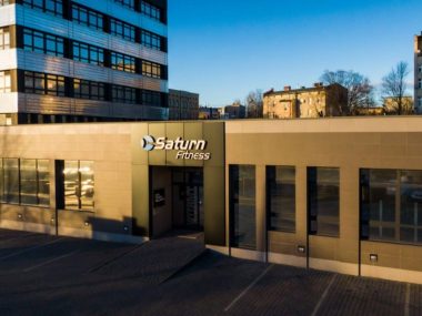 Saturn Fitness z zewnątrz Saturn Fitness z zewnątrz