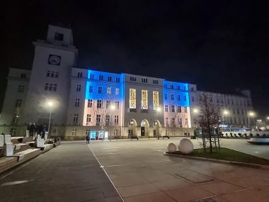 Urząd Miasta Chorzów w ukraińskich barwach
