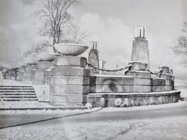 Główne wejście do WPKiW. Mamy najstarsze zdjęcia Wejście główne do WPKiW w latach 50.