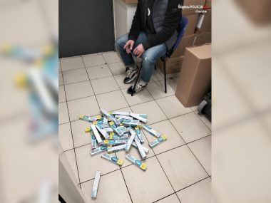 Złodziej uciekał z plecakiem pełnym pasty do zębów Złodziej uciekał z plecakiem pełnym pasty do zębów