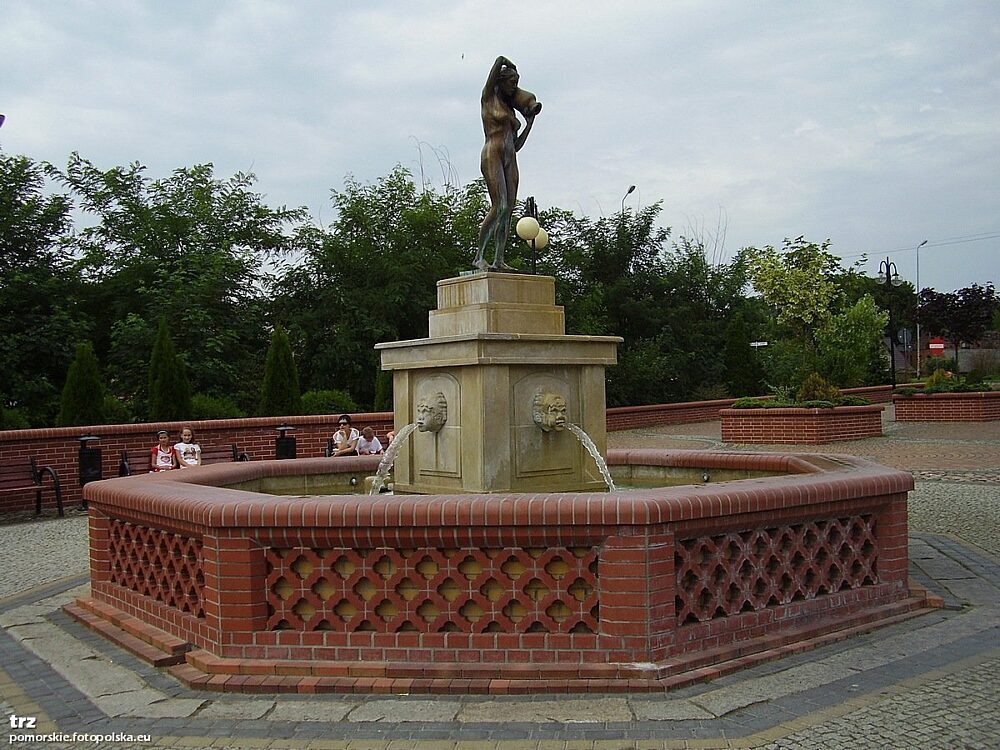 Bliźniaczka Dziewczyny z Dzbanem stoi na Pomorzu